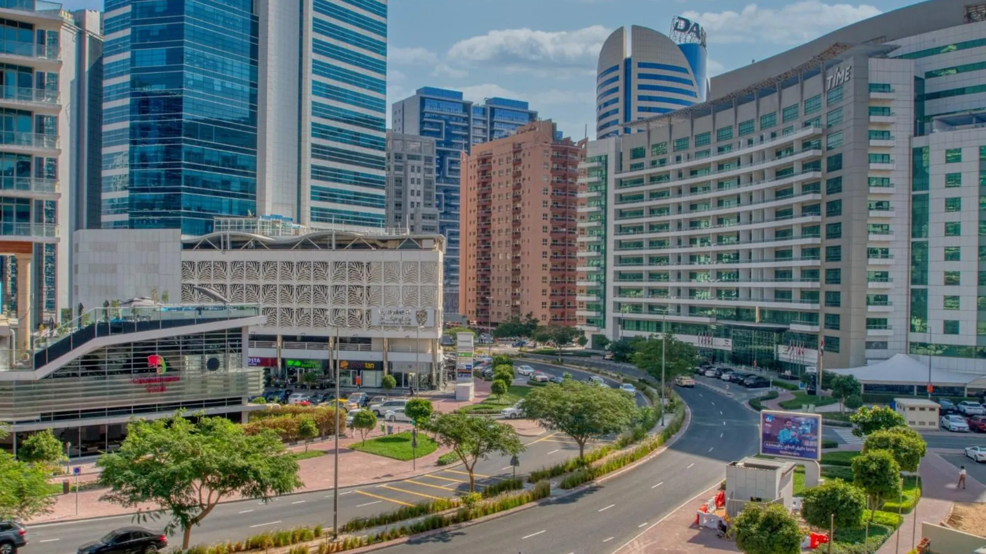 Tecom Central Location Executive Studio Dubai Apartment